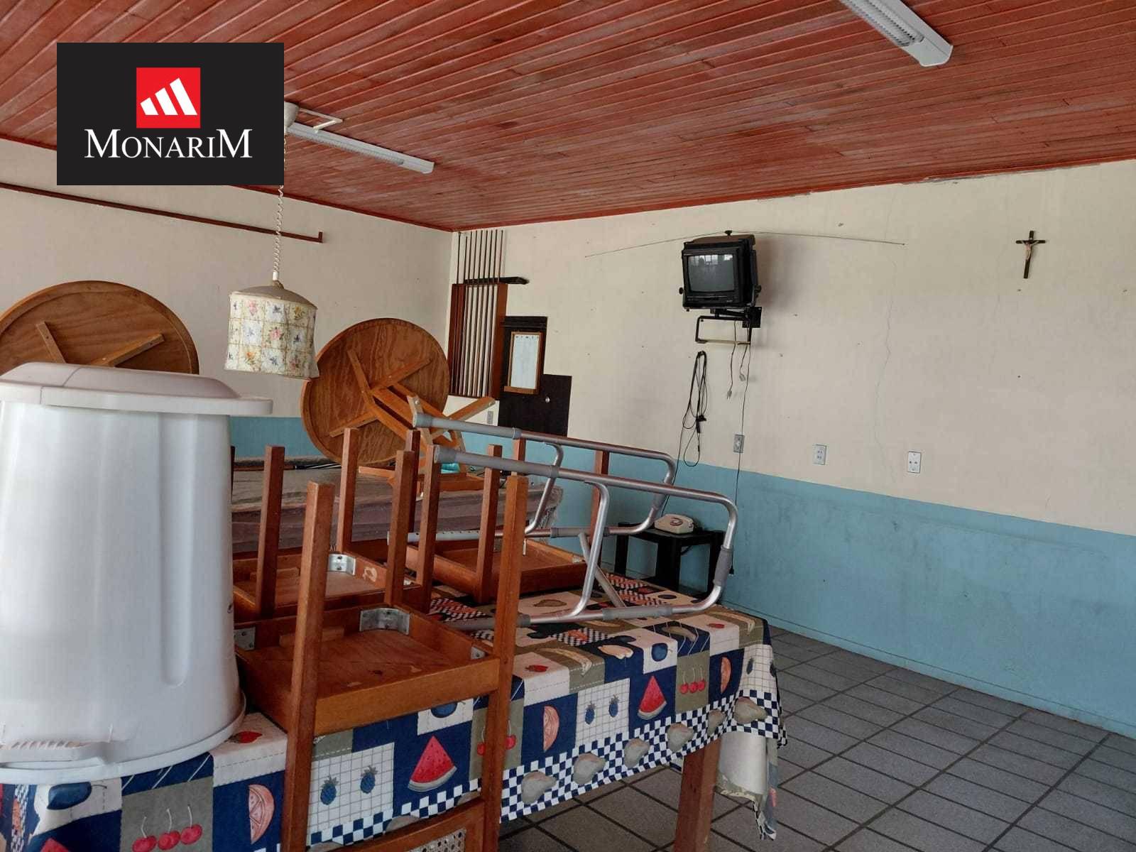 Casa 4 quartos no bairro Coral