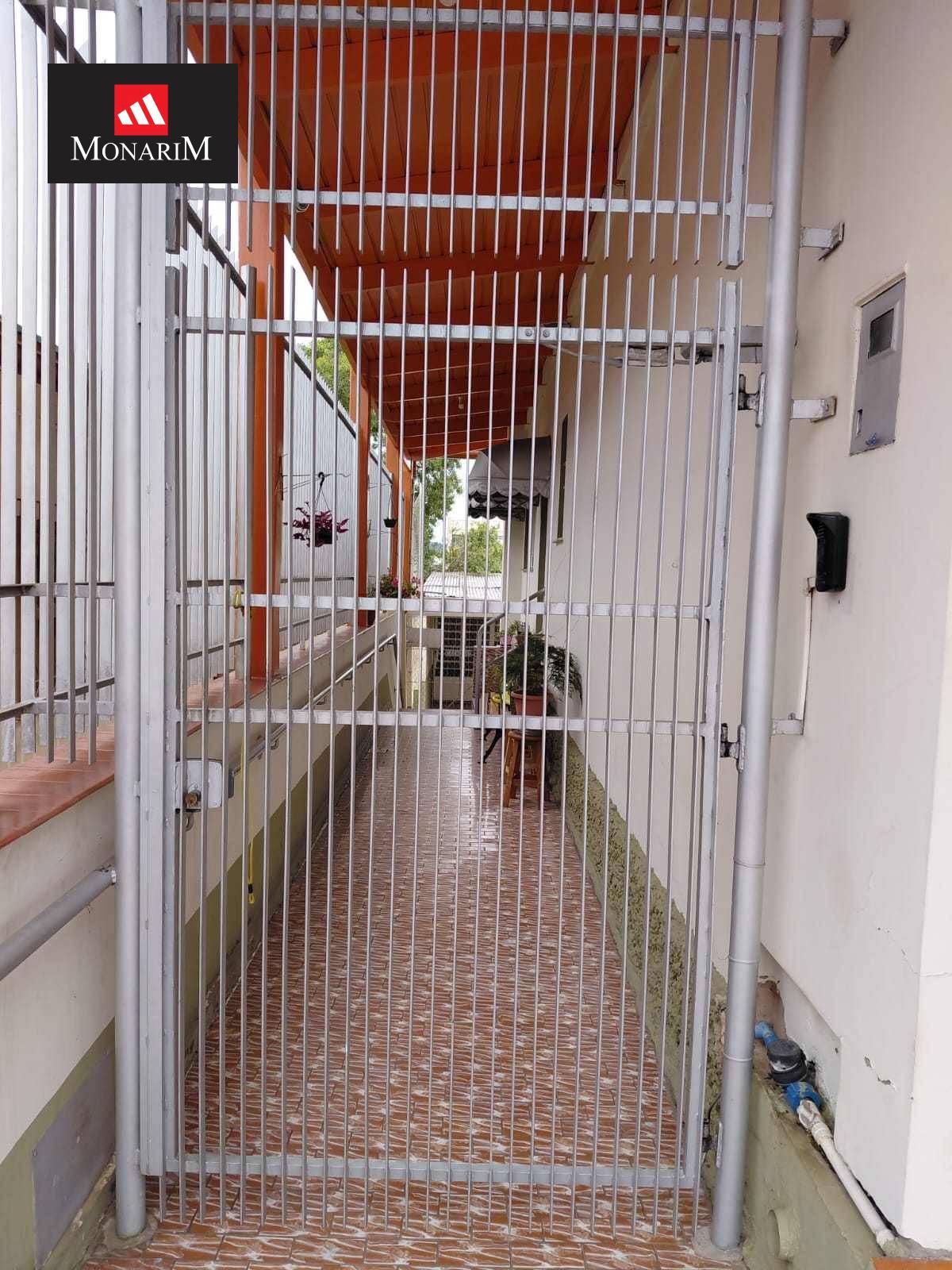 Casa 4 quartos no bairro Coral