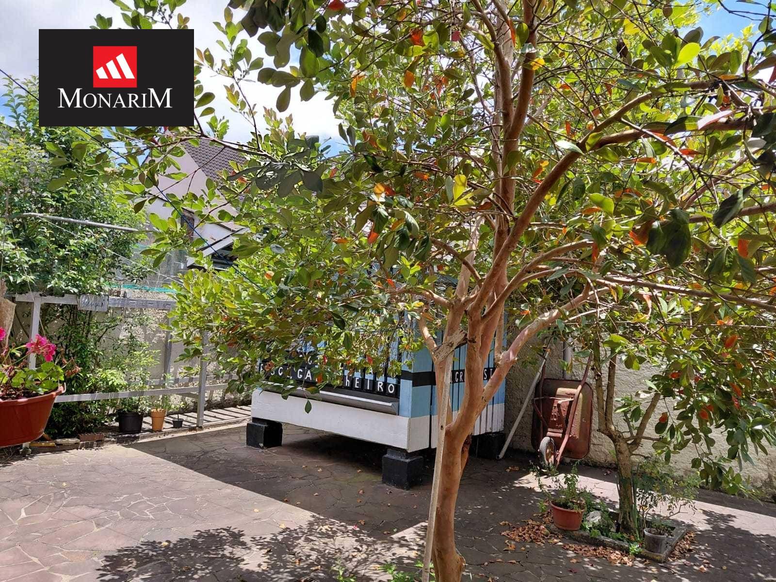 Casa 4 quartos no bairro Coral