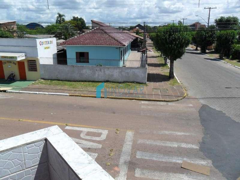 Sobrado 4 dormitórios no bairro Niterói