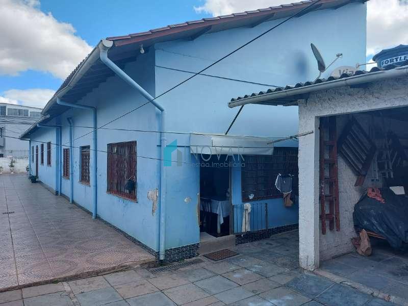 Casa 3 dormitórios no bairro Niterói