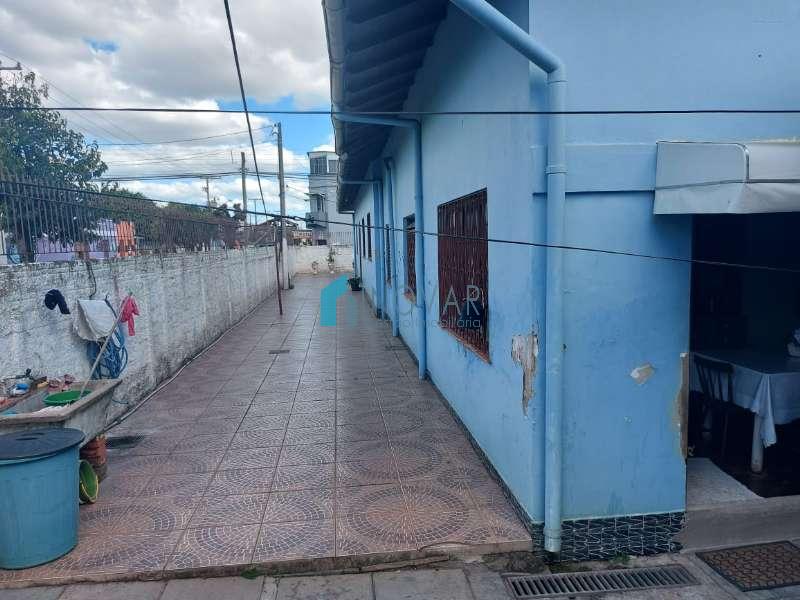 Casa 3 dormitórios no bairro Niterói