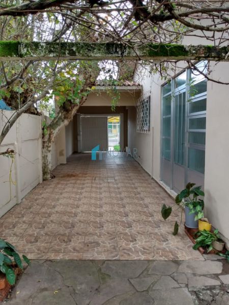 Casa 2 dormitórios no bairro Niterói