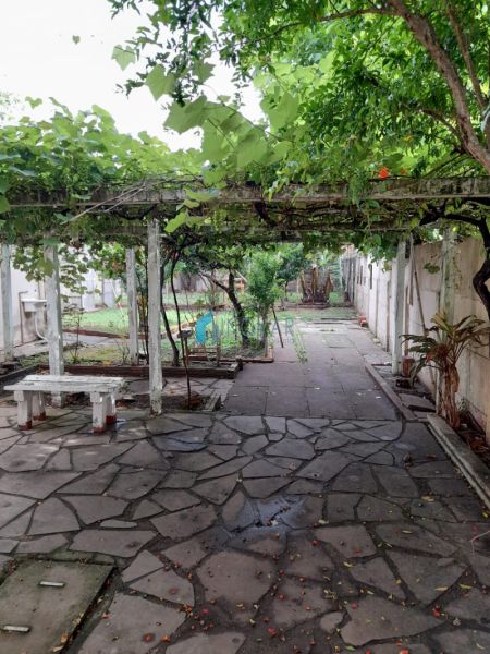 Casa 2 dormitórios no bairro Niterói