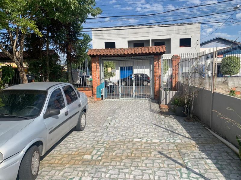 Casa 4 dormitórios no bairro Niterói