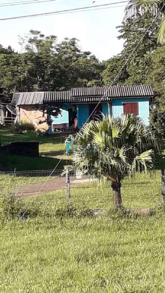 Casa 2 dormitórios no bairro Berto Círio