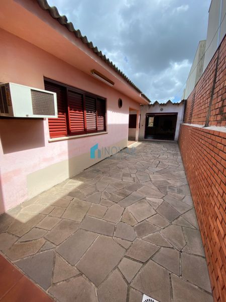 Casa 4 dormitórios no bairro Niterói