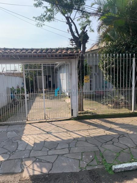 Casa 3 dormitórios no bairro Niterói - 