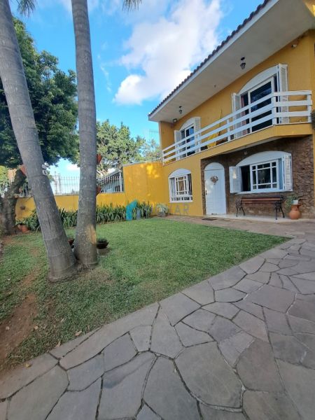 Sobrado 4 dormitórios no bairro Fátima