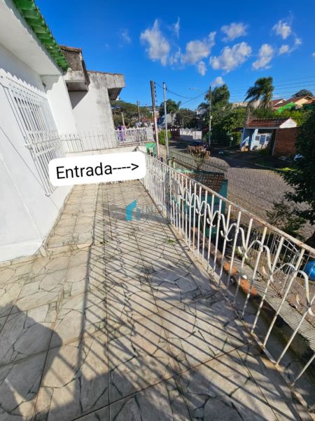 Sobrado 4 dormitórios no bairro Protásio Alves