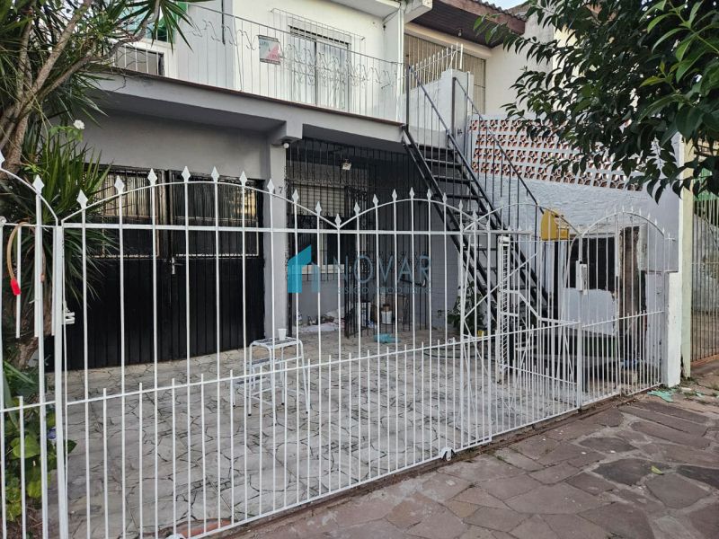 Sobrado 4 dormitórios no bairro Protásio Alves