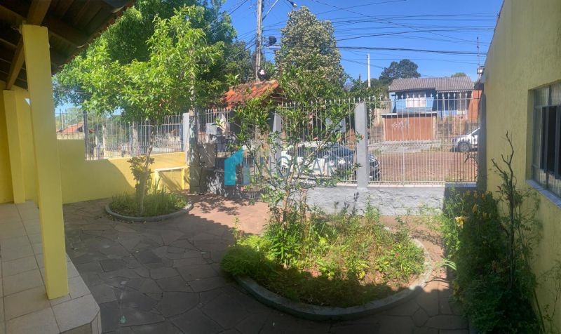 Casa 3 dormitórios no bairro Rubem Berta