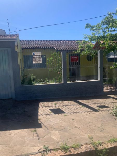 Casa 3 dormitórios no bairro Rubem Berta - 