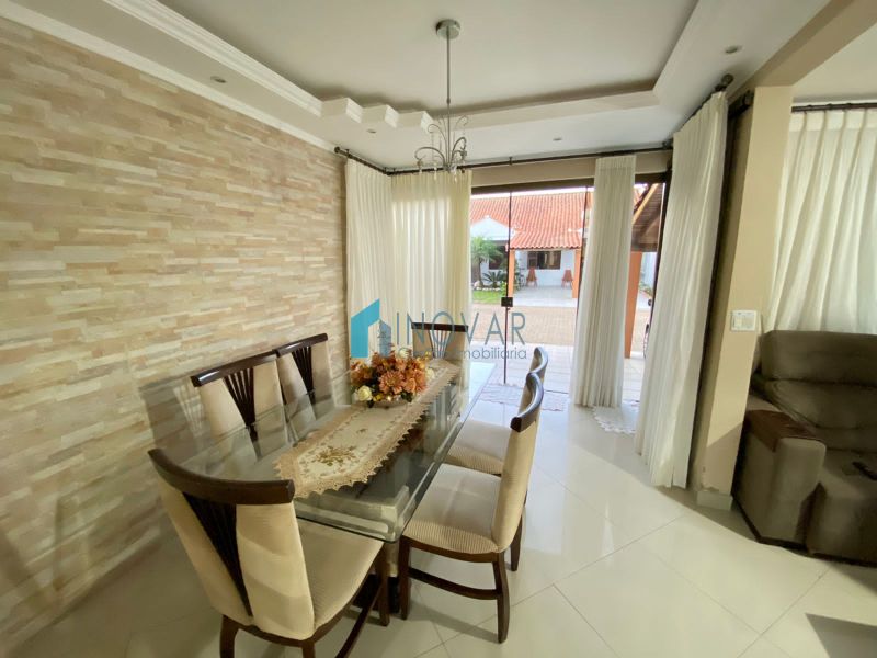 Sobrado 4 dormit&oacute;rios no bairro Centro