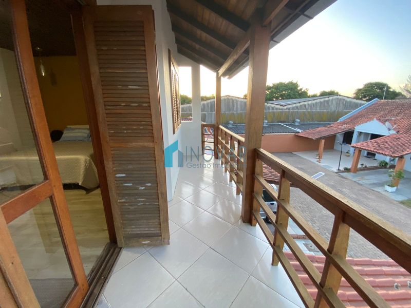 Sobrado 4 dormit&oacute;rios no bairro Centro