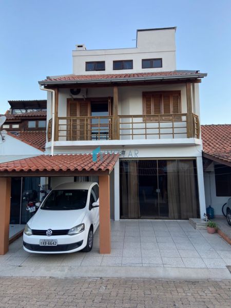 Sobrado 4 dormitórios no bairro Centro - 