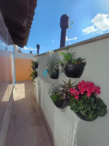 Sobrado 2 dormit&oacute;rios no bairro Niterói