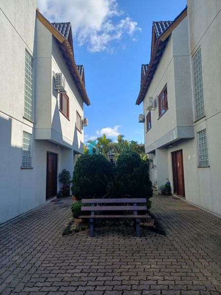 Sobrado 2 dormit&oacute;rios no bairro Niterói