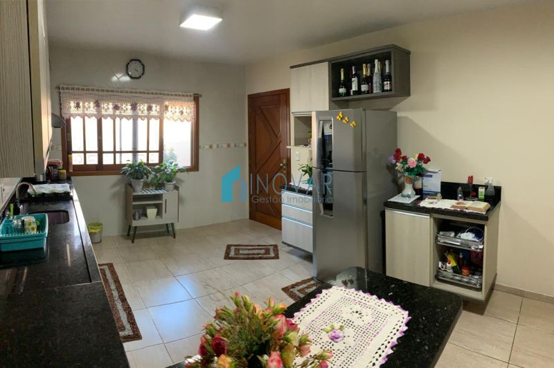 Casa 3 dormit&oacute;rios no bairro Niterói