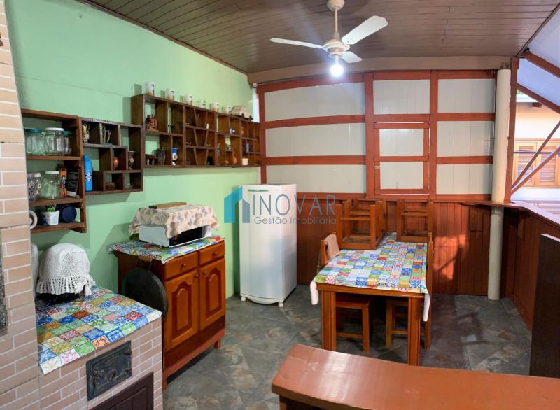 Casa 3 dormit&oacute;rios no bairro Niterói