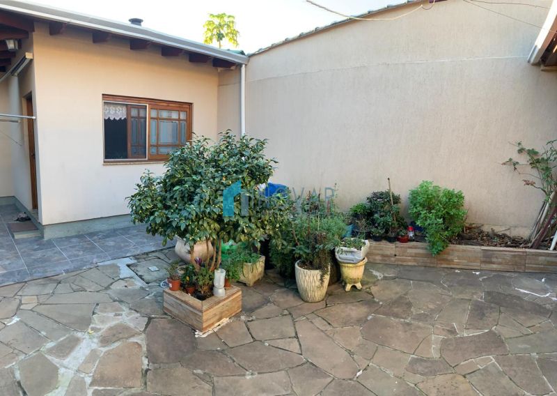 Casa 3 dormit&oacute;rios no bairro Niterói