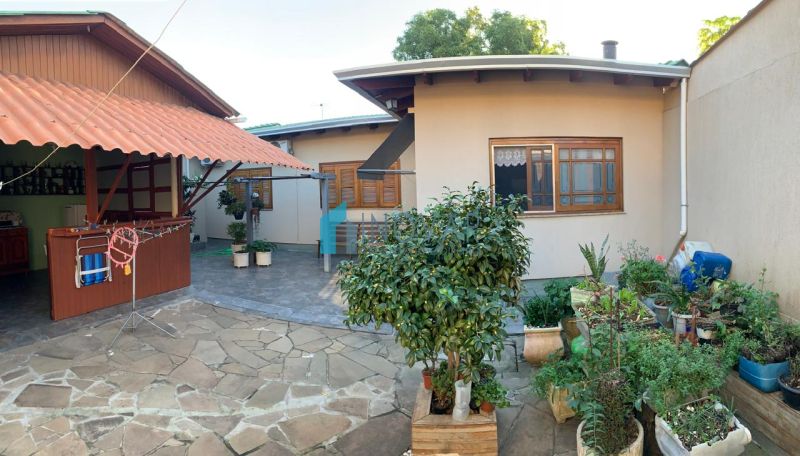 Casa 3 dormit&oacute;rios no bairro Niterói