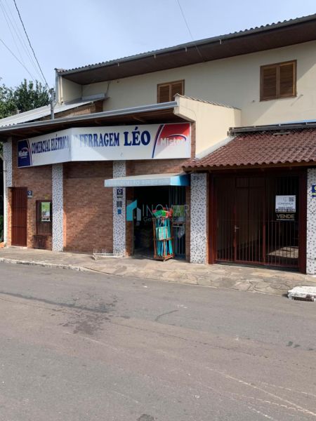 Casa 3 dormit&oacute;rios no bairro Niterói