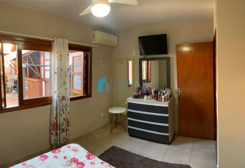 Casa 3 dormit&oacute;rios no bairro Niterói