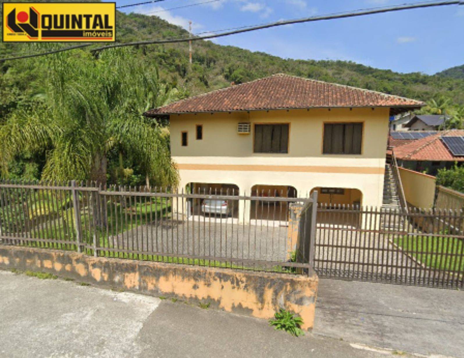 Casa Residencial 3 dormitórios  no bairro Progresso em Blumenau - Quintal Imóveis - Imóveis em Blumenau e região