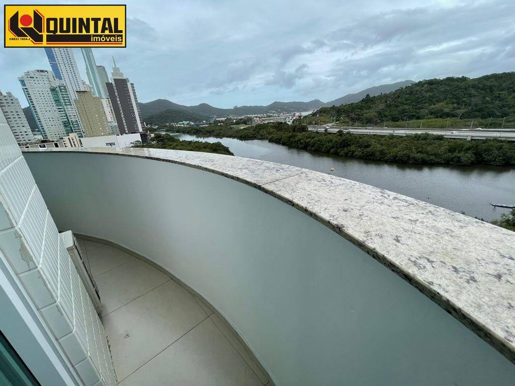 Apartamento 3 dormitórios no bairro Barra