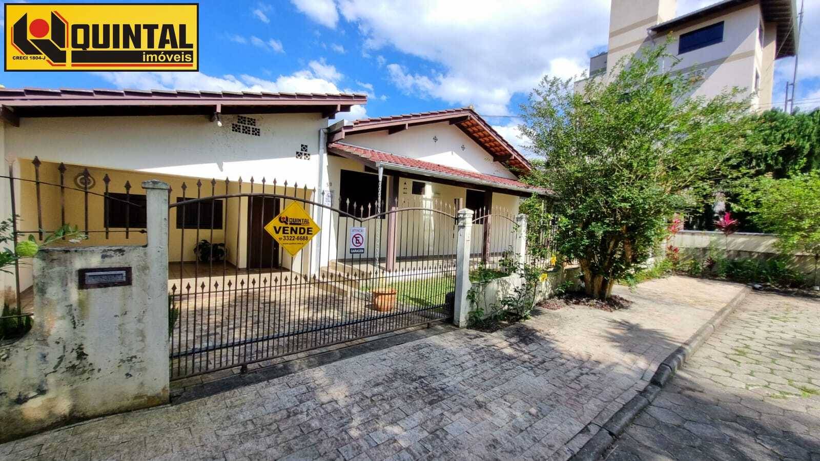 Casa Residencial 3 dormitórios  no bairro Garcia em Blumenau - Quintal Imóveis - Imóveis em Blumenau e região