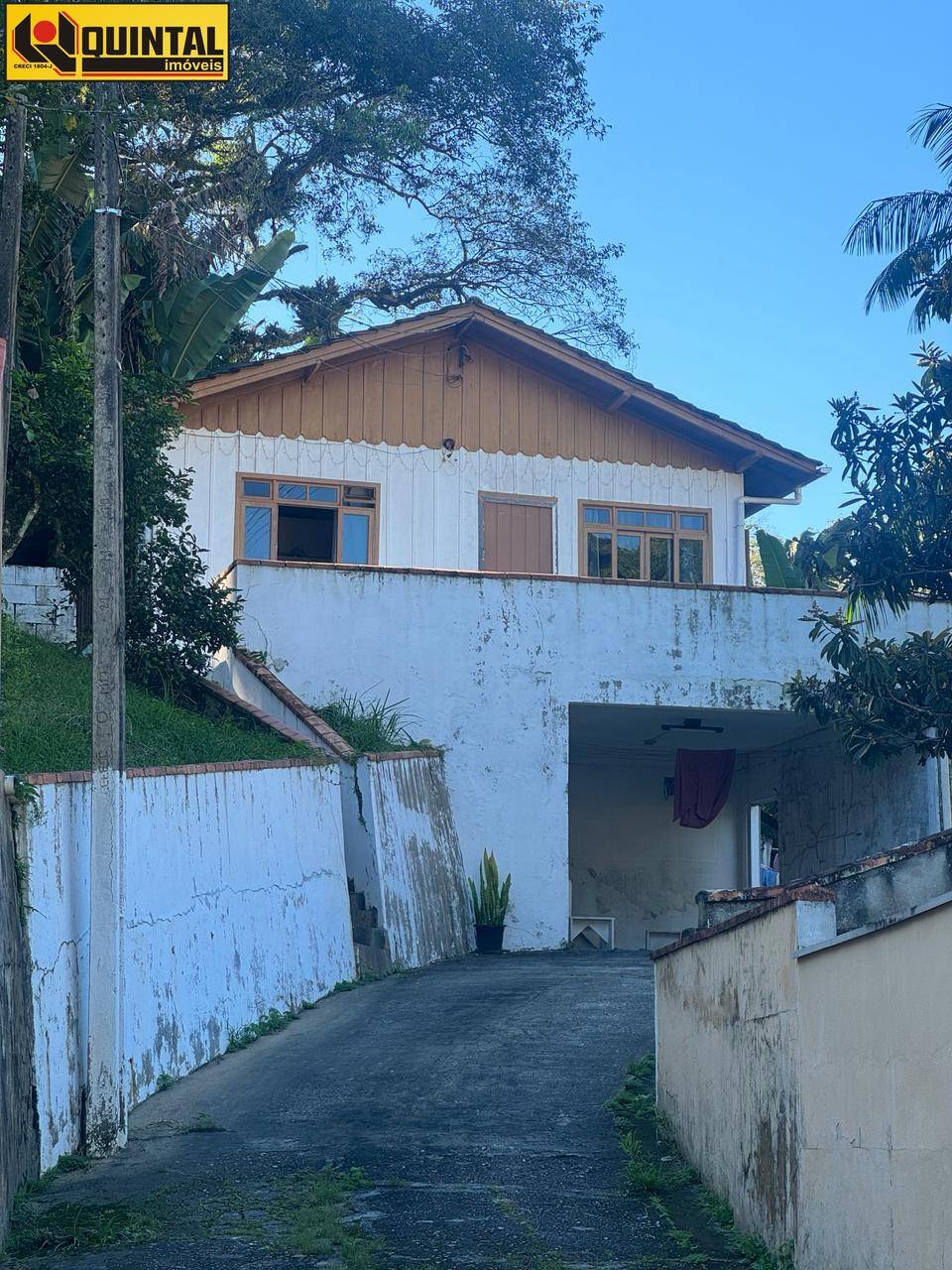 Casa Residencial 4 dormitórios  no bairro Glória em Blumenau - Quintal Imóveis - Imóveis em Blumenau e região