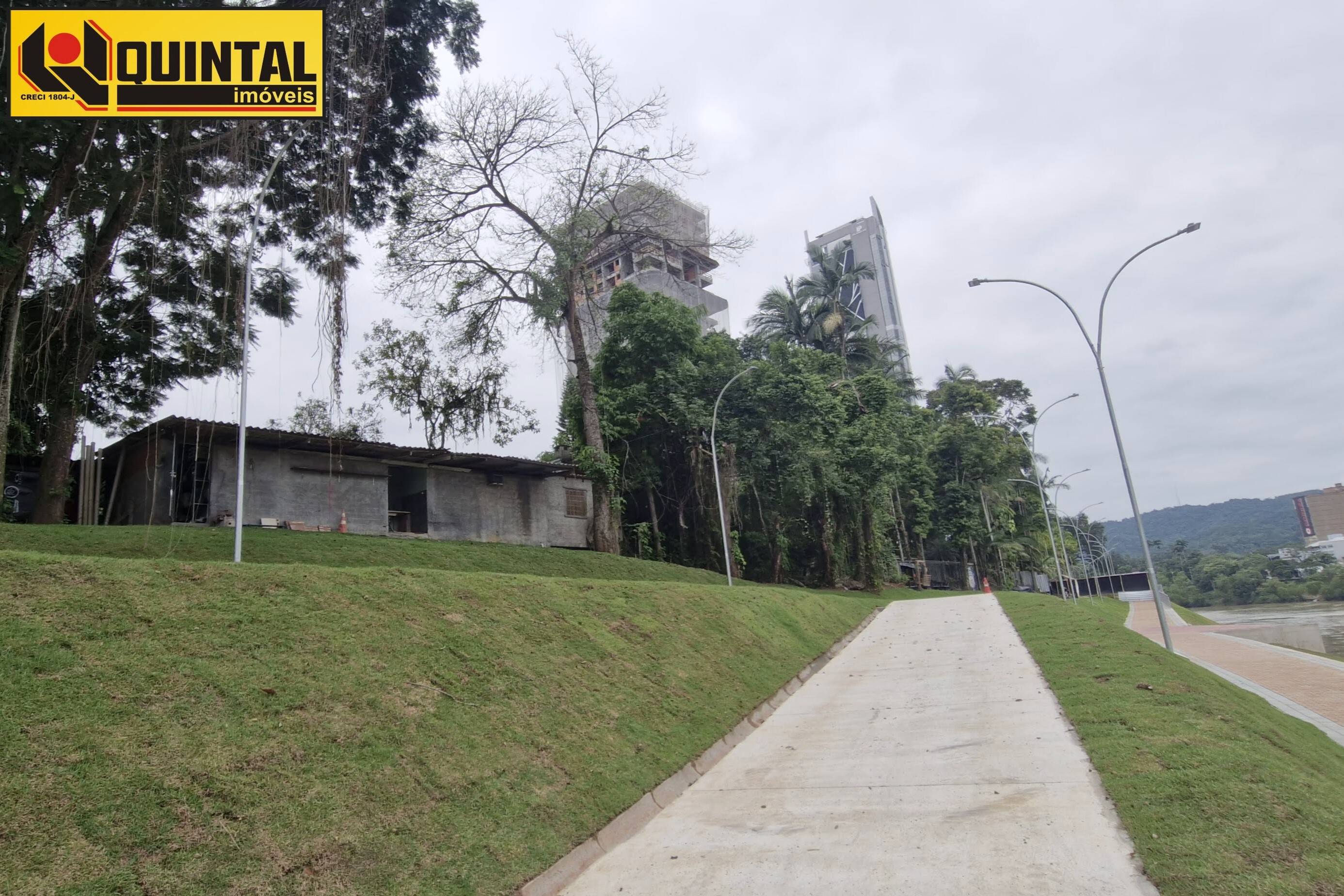 Terreno no bairro Ponta Aguda