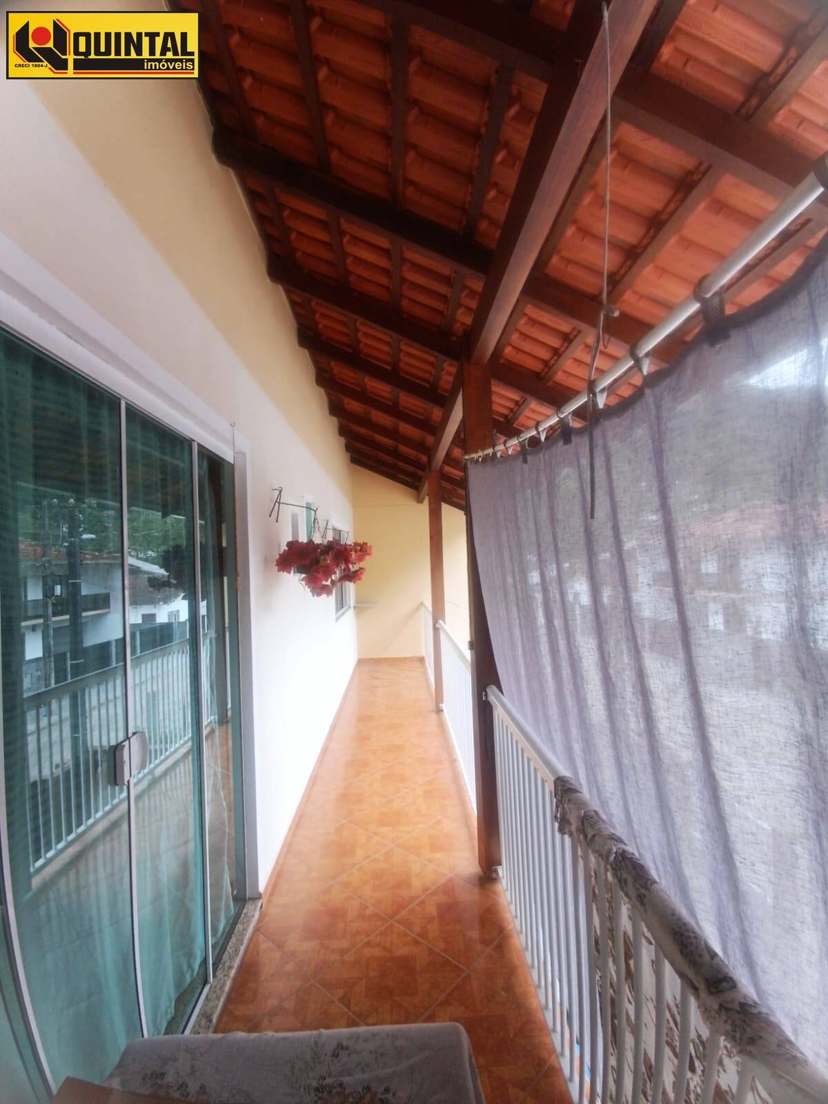 Casa Residencial 6 dormitórios no bairro Valparaíso