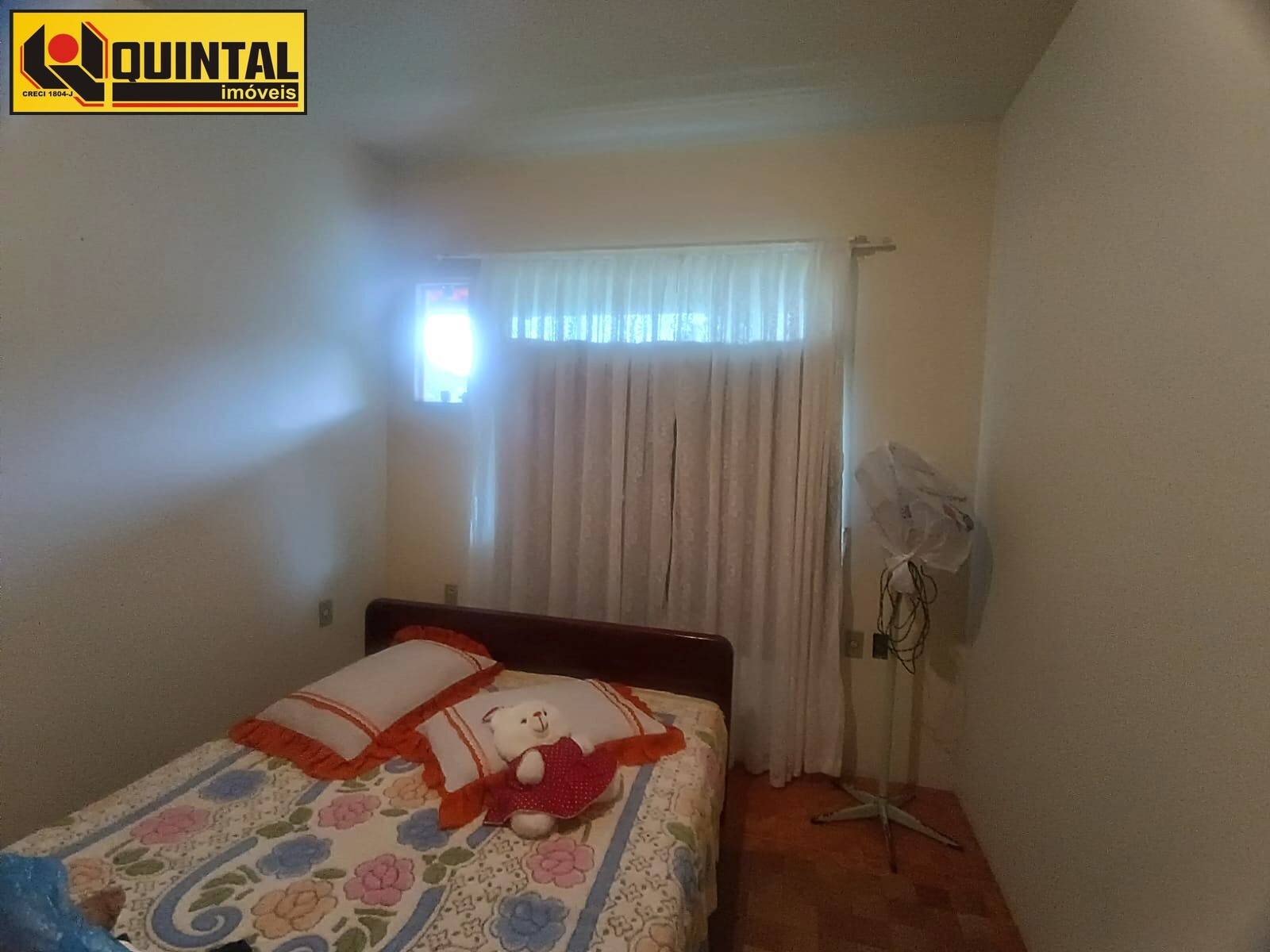 Casa Residencial 6 dormitórios no bairro Valparaíso