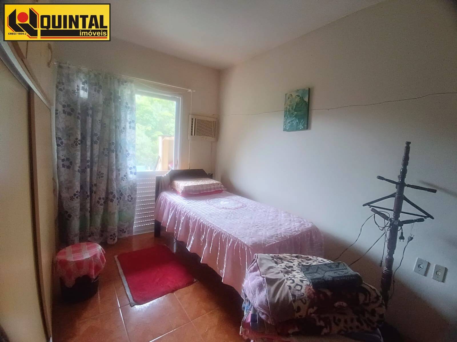 Casa Residencial 6 dormitórios no bairro Valparaíso