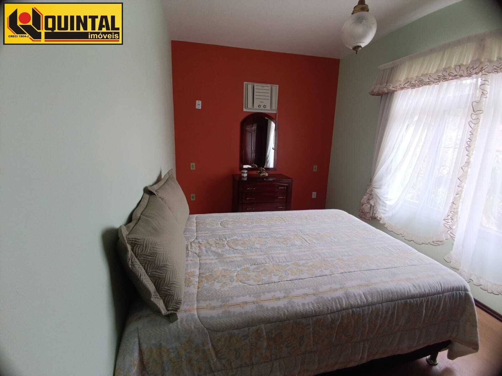 Casa Residencial 3 dormitórios no bairro Garcia