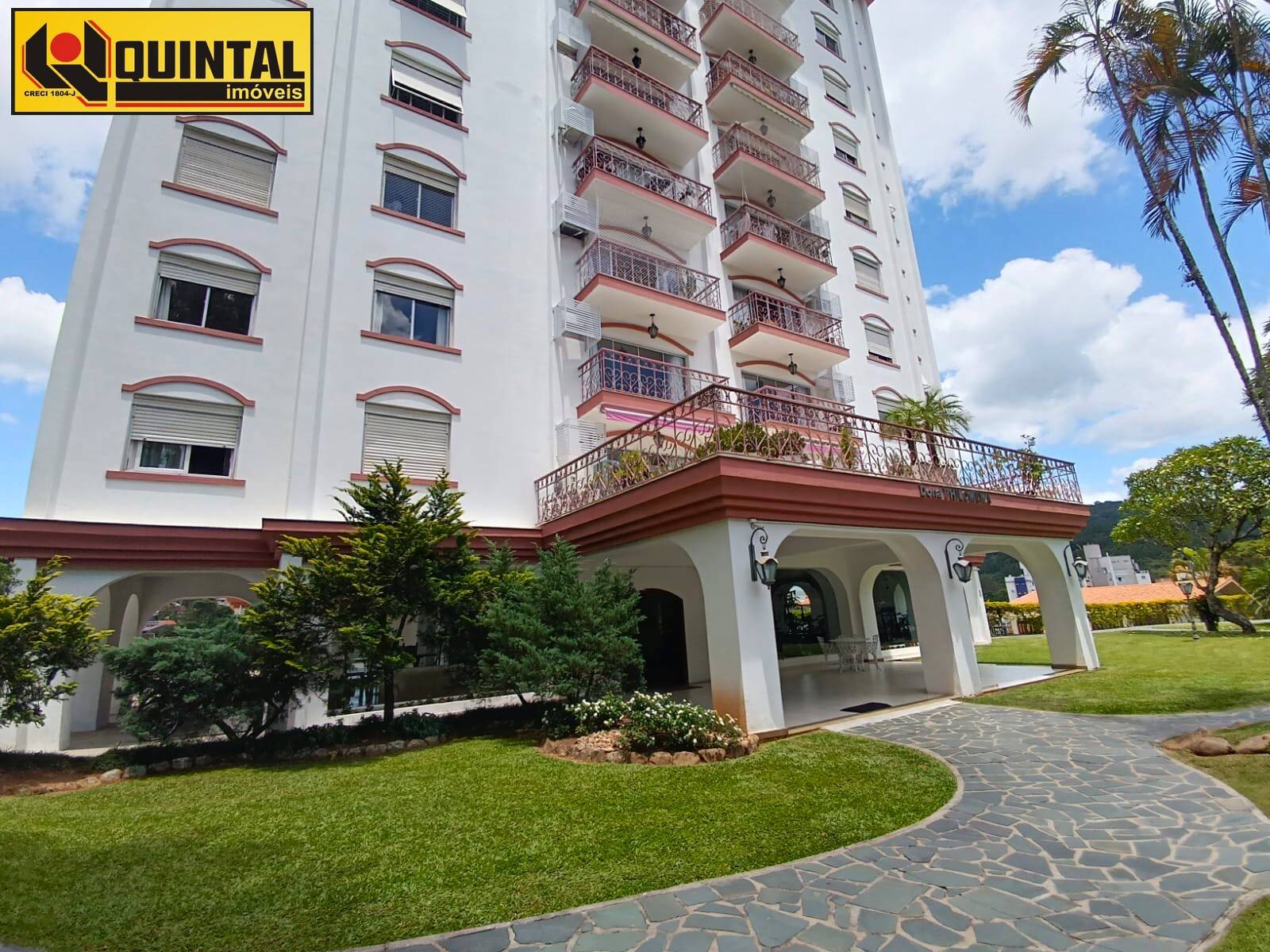 Apartamento 3 dormitórios  no bairro Garcia em Blumenau - Quintal Imóveis - Imóveis em Blumenau e região