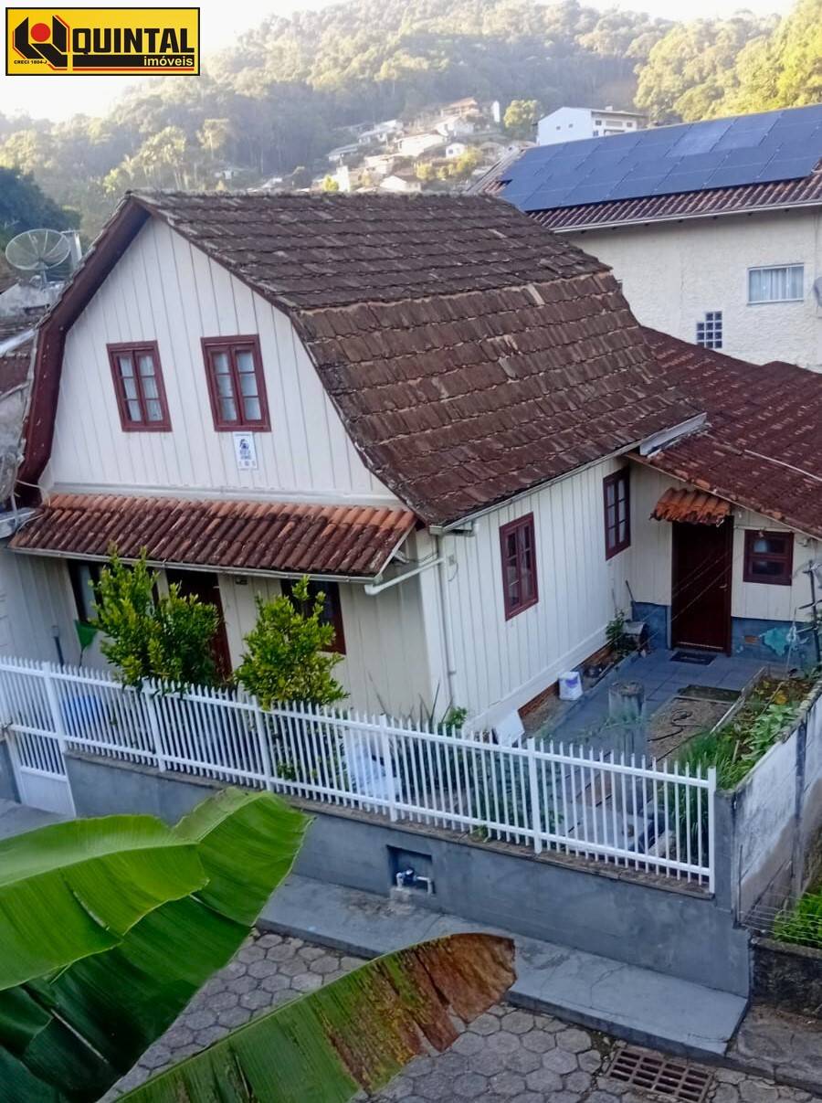 Casa Residencial 5 dormitórios  no bairro Glória em Blumenau - Quintal Imóveis - Imóveis em Blumenau e região