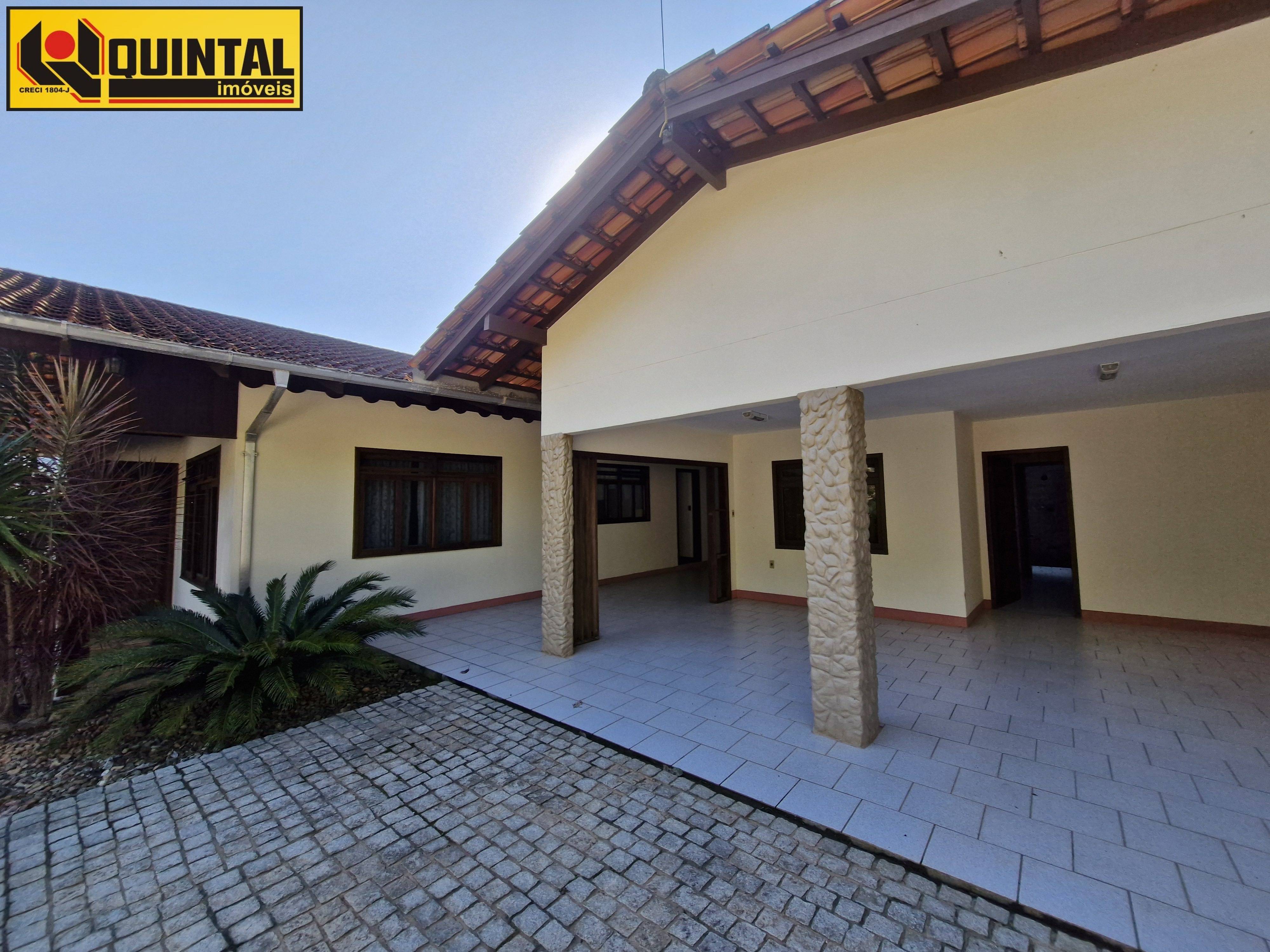 Casa Residencial 3 dormitórios no bairro Garcia