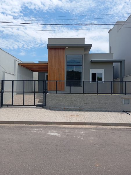 Casa 3d  no bairro Vila Nova em Igrejinha - 