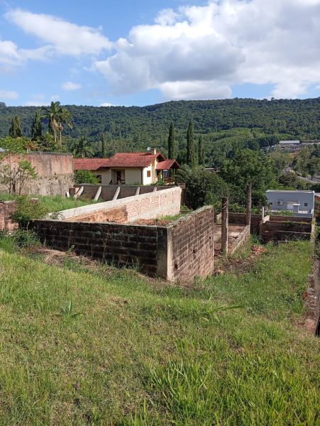 Terreno no bairro Viaduto em Igrejinha - 