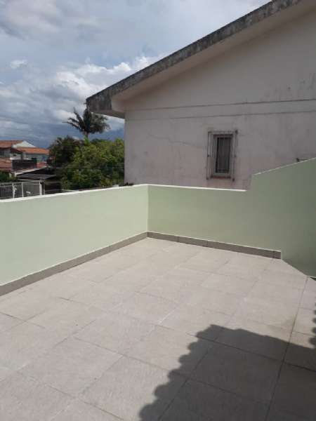 Sobrado 4 quartos  no bairro Três Vendas