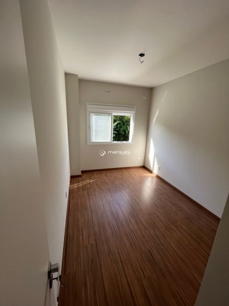 Casa 3 quartos  no bairro Laranjal