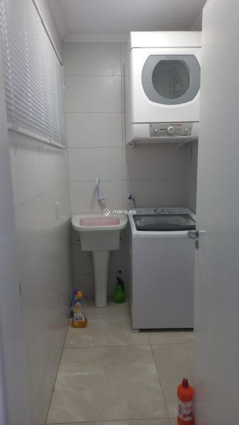 Sobrado 3 quartos  no bairro Laranjal