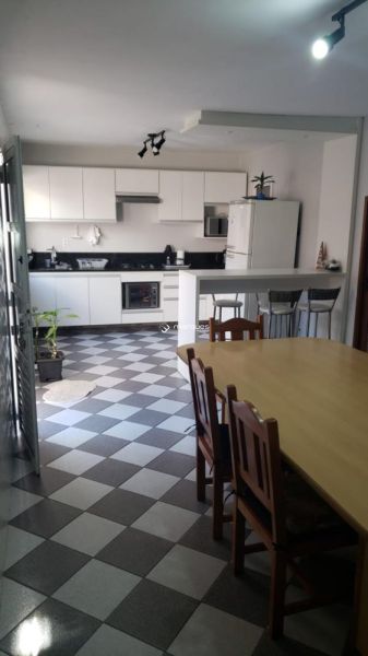 Casa 4 quartos  no bairro Três Vendas