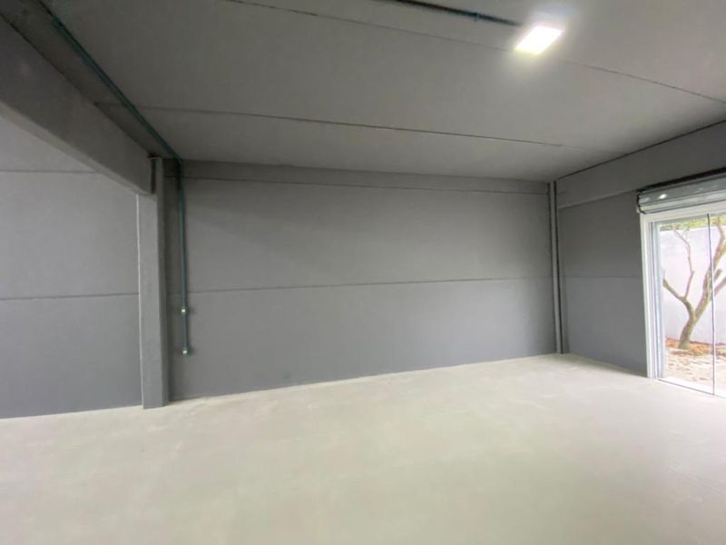 Prédio Comercial no bairro Laranjal