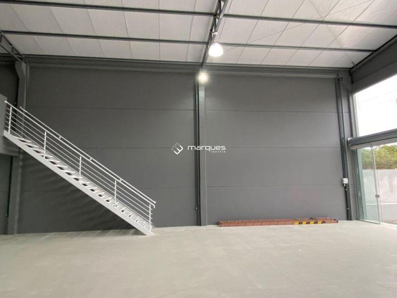 Prédio Comercial no bairro Laranjal