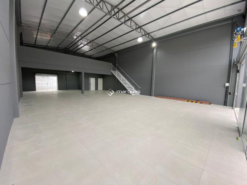 Prédio Comercial no bairro Laranjal