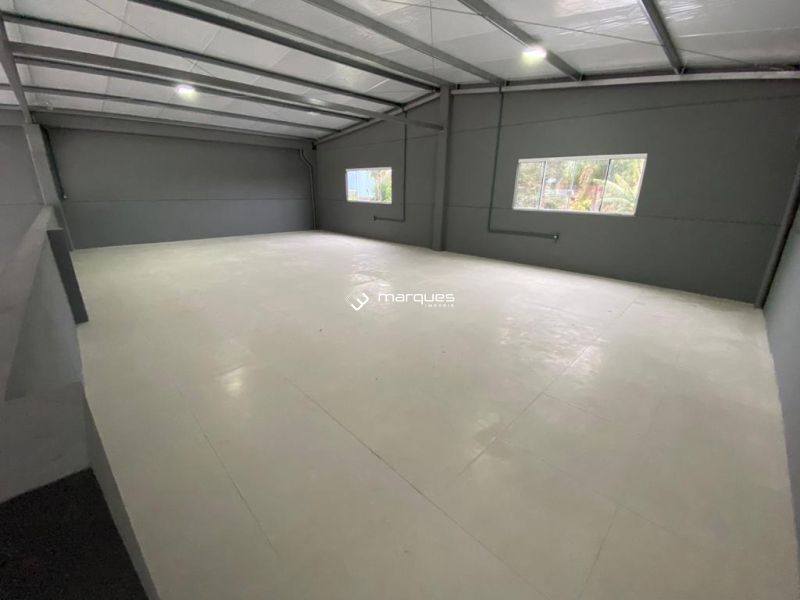 Prédio Comercial no bairro Laranjal